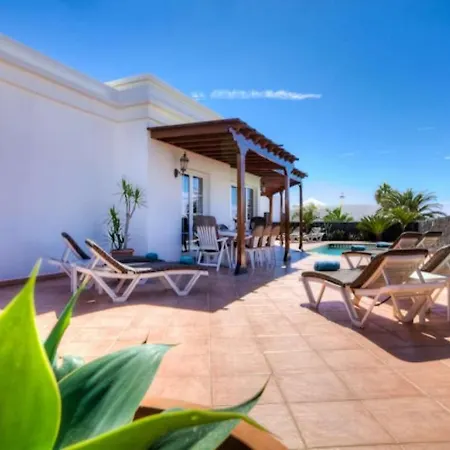 Puerto Del Carmen Sleeps 8 Pool Wifi Villa *