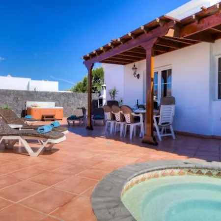 Puerto Del Carmen Sleeps 8 Pool Wifi Villa *