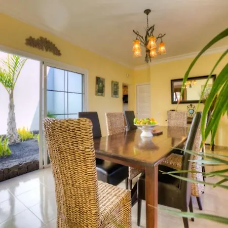 Puerto Del Carmen Sleeps 8 Pool Wifi Vila Puerto del Carmen (Lanzarote)