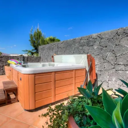 Puerto Del Carmen Sleeps 8 Pool Wifi Villa