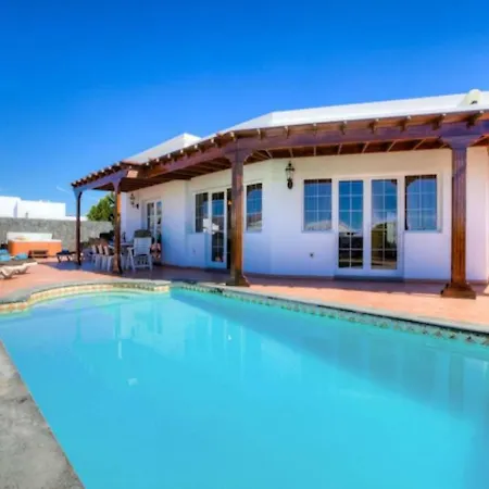 Puerto Del Carmen Sleeps 8 Pool Wifi Puerto del Carmen (Lanzarote)