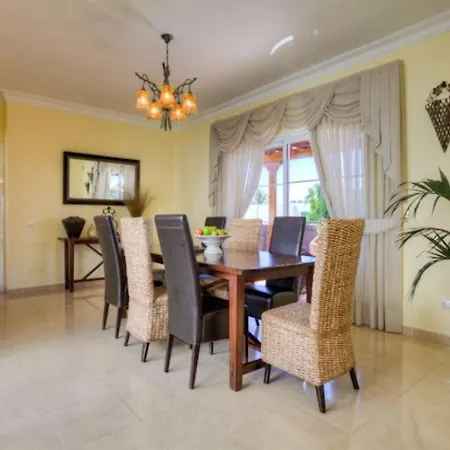 Puerto Del Carmen Sleeps 8 Pool Wifi * Puerto del Carmen (Lanzarote)