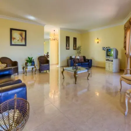 Puerto Del Carmen Sleeps 8 Pool Wifi Vila Puerto del Carmen (Lanzarote)
