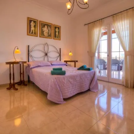 Vila Puerto Del Carmen Sleeps 8 Pool Wifi